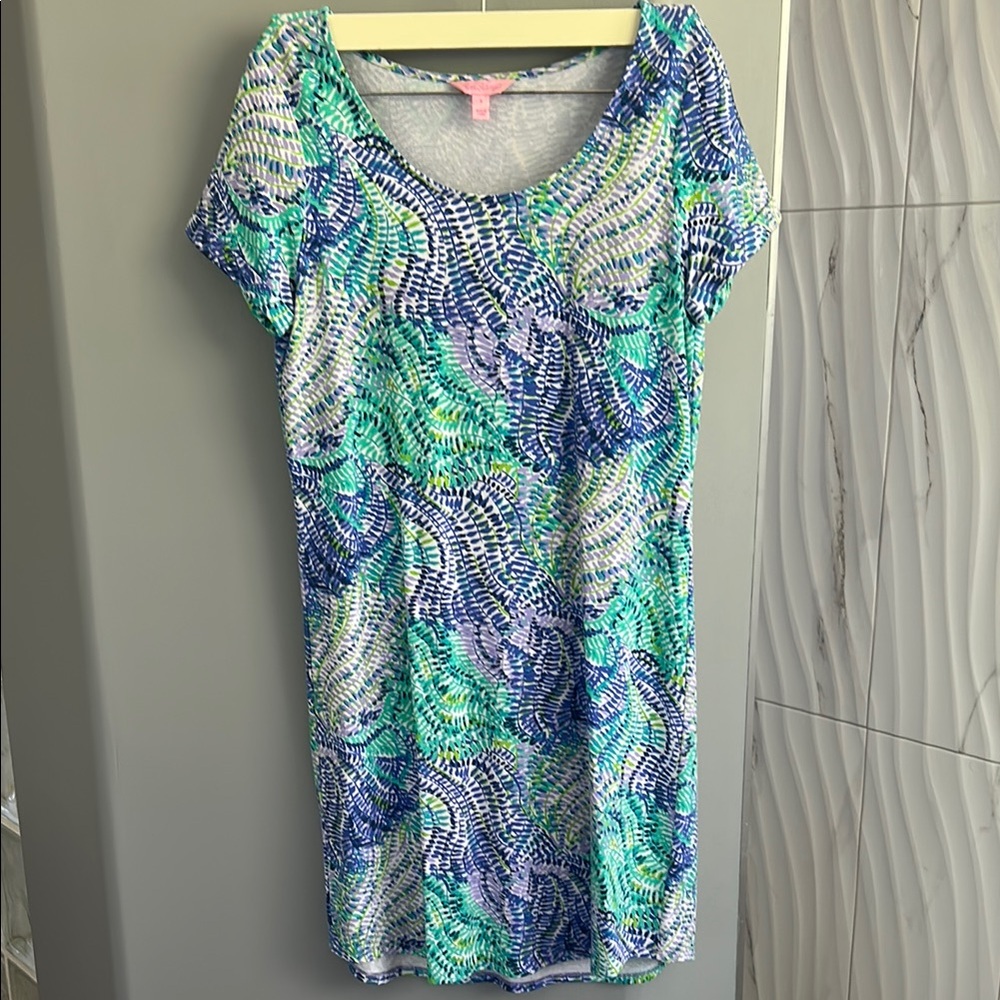 Lilly Pulitzer Women's Blue, Green,and purple
Patterned short sleeved Dress